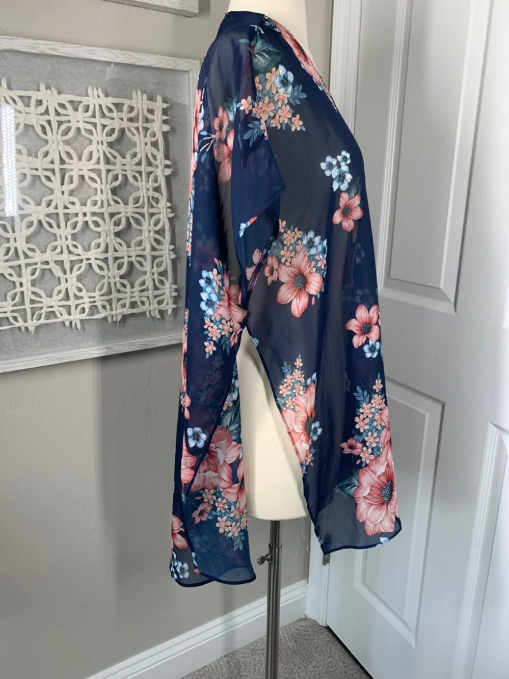 ANDTHEWHY kimono style sheer shrug navy blue with pink floral print size XS - Picture 3 of 7